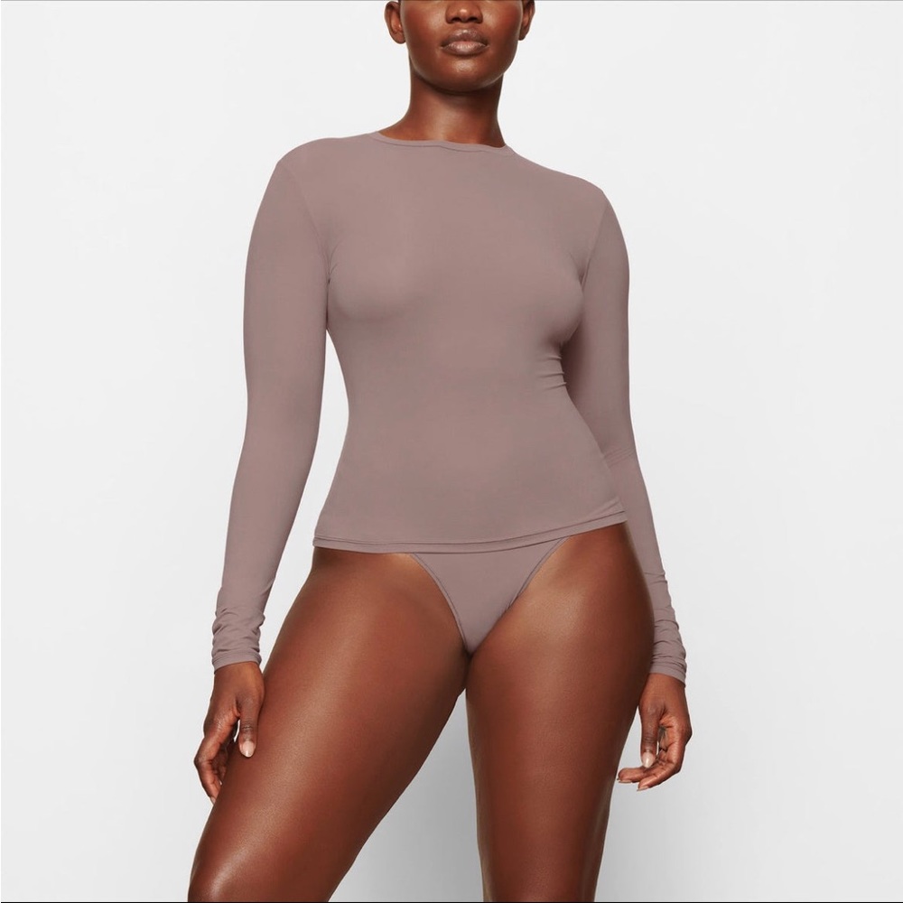 Skims Fits Everybody Long Sleeve in Umber